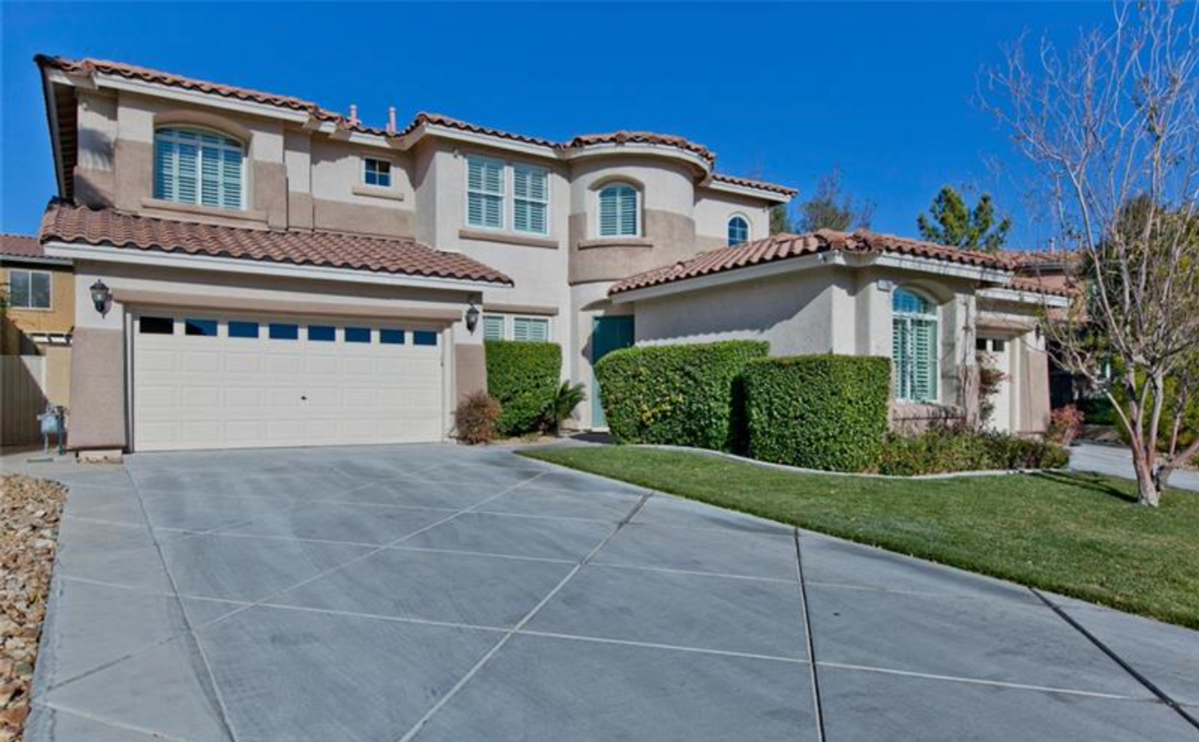 GATED SUMMERLIN 4BD/3.5BA W/ POOL!