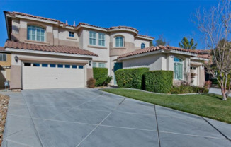 GATED SUMMERLIN 4BD/3.5BA W/ POOL!