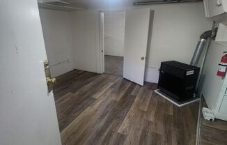 2 beds, 1 bath, $975, Unit C