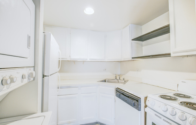 Lovely Lofted H Street Condo + Parking!