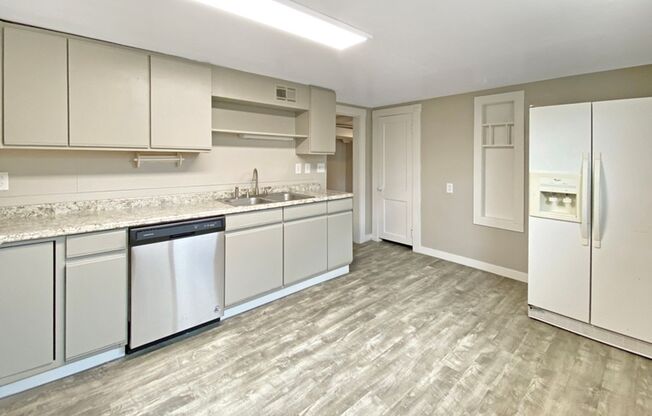 3 beds, 1 bath, $1,895, Unit Unit B