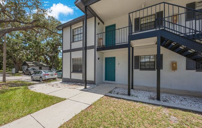 Newly Renovated 2 bedroom 2 bath within walking distance to Main Street** 1/2 off August Rent if Moved in by July 31st**