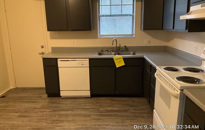 2 beds, 1 bath, 872 sqft, $1,350, Unit 01930