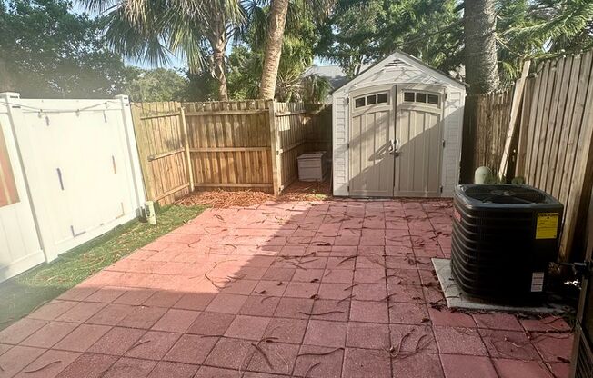 Lovely 2/1.5 Townhouse