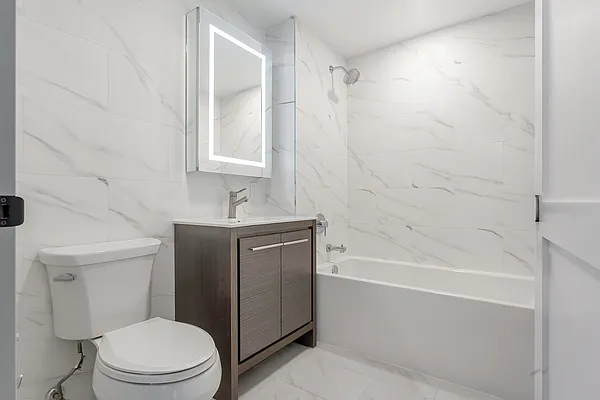 3 beds, 3 baths, $4,700, Unit 605