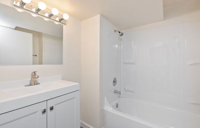 3 beds, 2 baths, 1,014 sqft, $2,750, Unit A