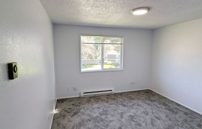 2 beds, 1 bath, 889 sqft, $1,295, Unit 34