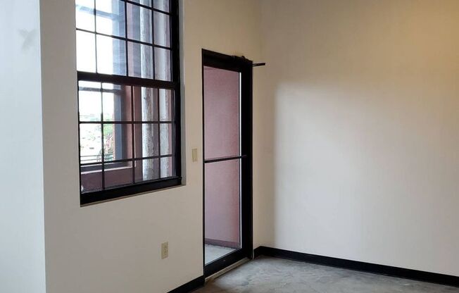 1 bed, 1 bath, 694 sqft, $1,300, Unit 304