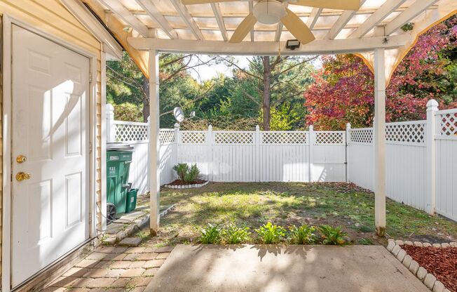 Super Townhouse with 2 MASTER BEDROOMS!