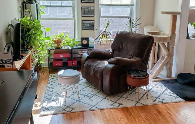 1 bed, 1 bath, 720 sqft, $1,975, Unit 1932-2