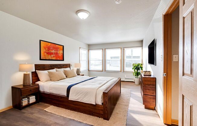 3 beds, 1.5 baths, 1,100 sqft, $1,199, Unit 247-302