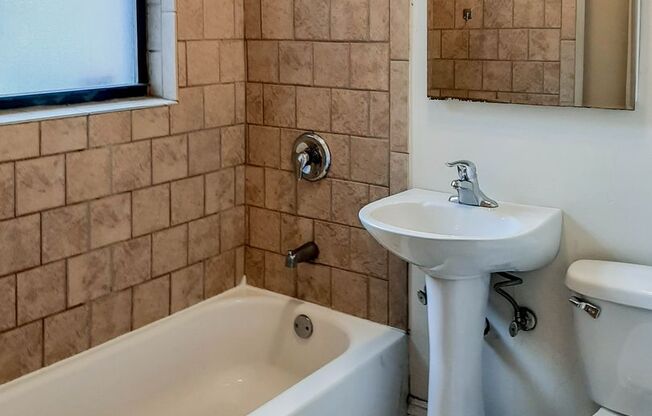 2 beds, 1 bath, 819 sqft, $3,350, Unit 2876-3