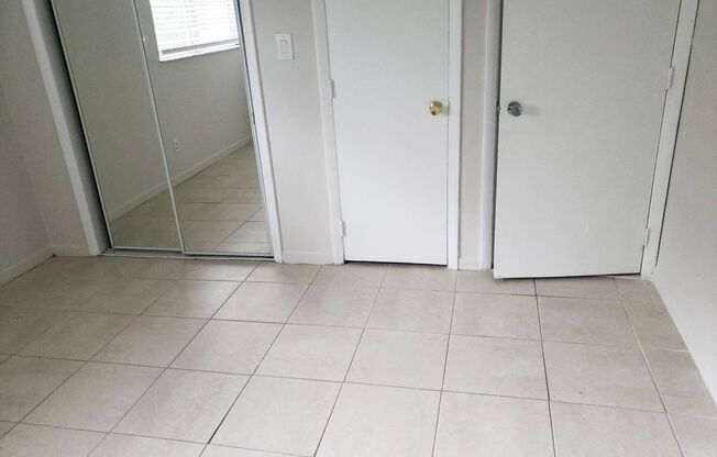 2 beds, 1 bath, 800 sqft, $2,050, Unit 03
