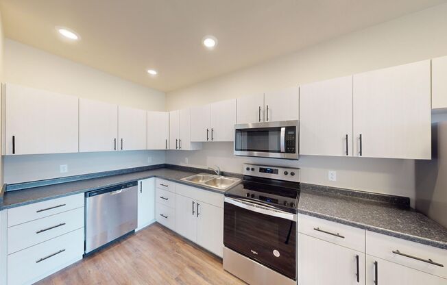 1 bed, 1 bath, 738 sqft, $920