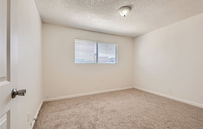 2 beds, 1 bath, $925