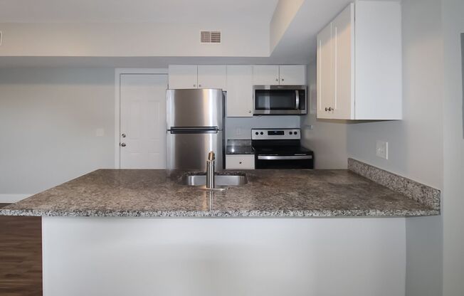 2 beds, 2 baths, 650 sqft, $1,900, Unit 2L