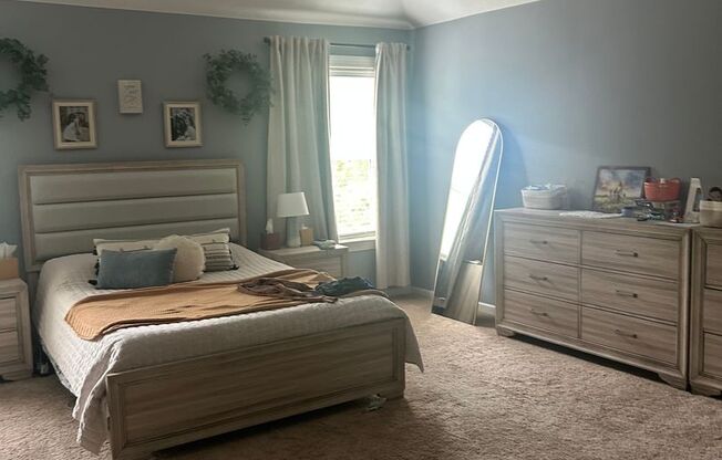 Beautiful Model Home 4 bedroom 2.5 bath