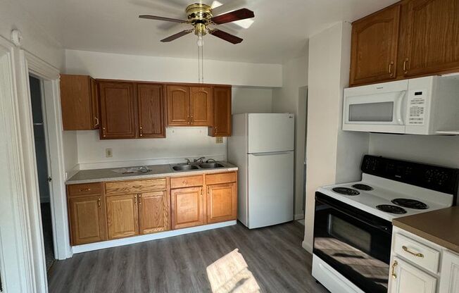 2 beds, 1 bath, $1,295