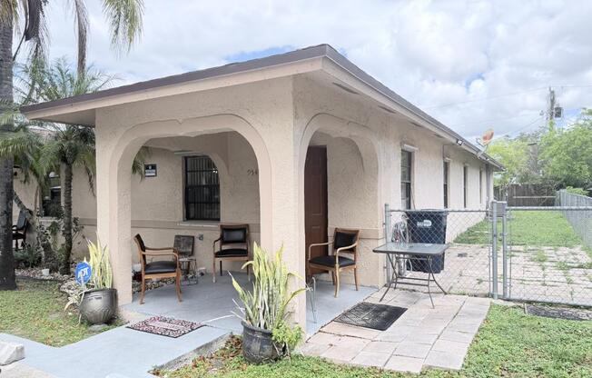 944 NW 14 ST