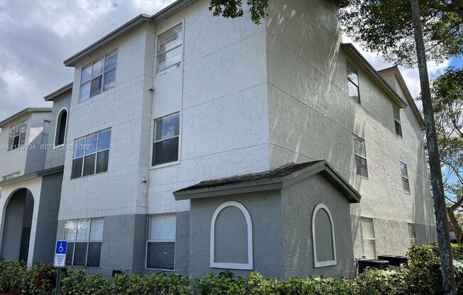 2 beds, 2 baths, $1,950, Unit Unit #128