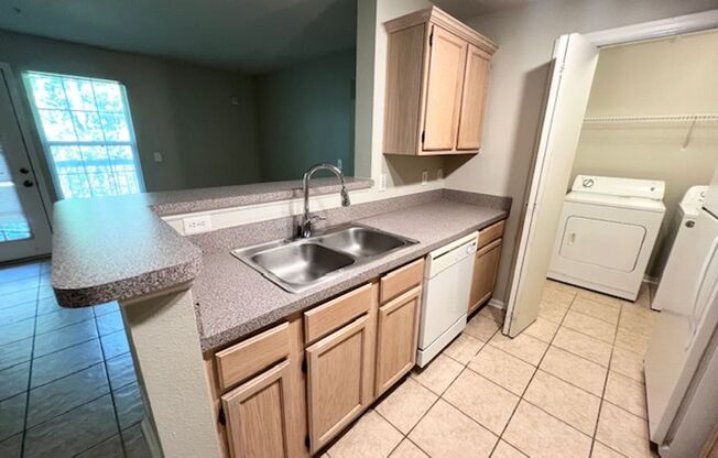 1 bed, 1 bath, $1,050, Unit # 1524