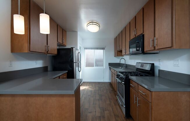 2 beds, 1 bath, $2,995, Unit 17