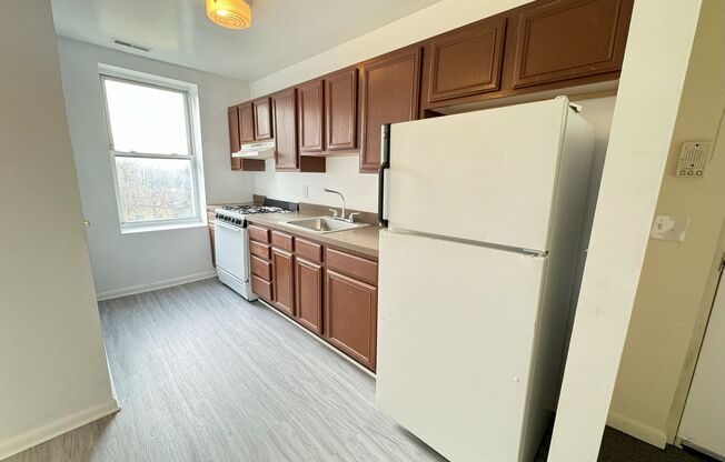 2 beds, 1 bath, $1,275, Unit 3A