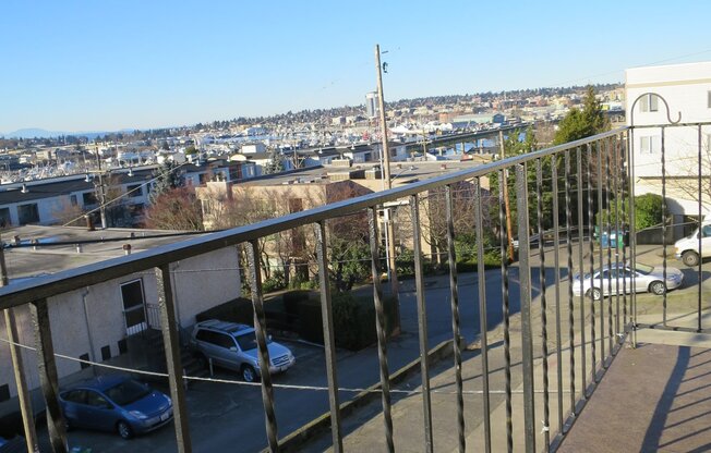 3655 13 AVE W
