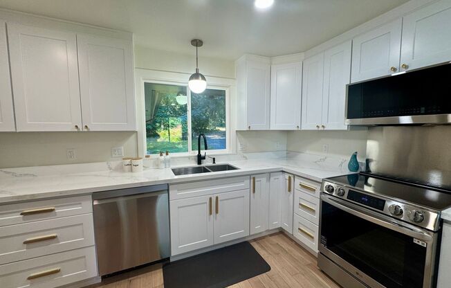 Bainbridge Island waterfront on desirable Eagle Harbor...fully furnished