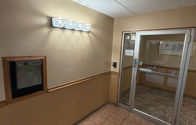 1 Bed One Bath in DOWNTOWN Forest Park!!!