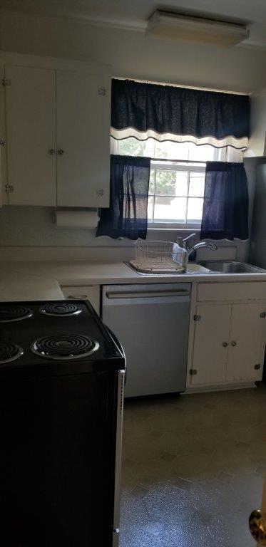 3 beds, 1 bath, $2,150