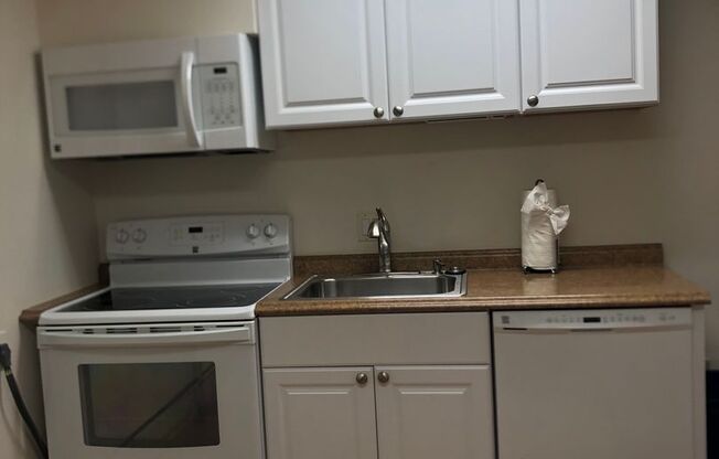 2 beds, 1 bath, $2,200