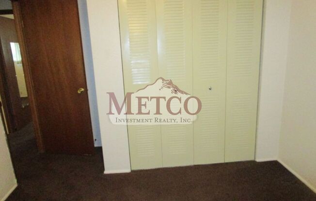 2 beds, 1 bath, 924 sqft, $1,495, Unit 740