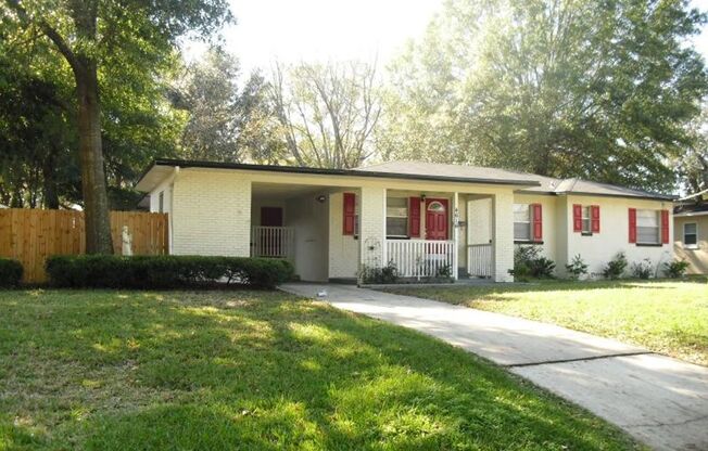 Great 3 Bedroom 2 Bath in Prime Location!