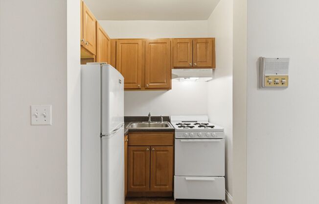 Studio, 1 bath, 320 sqft, $1,250, Unit 408