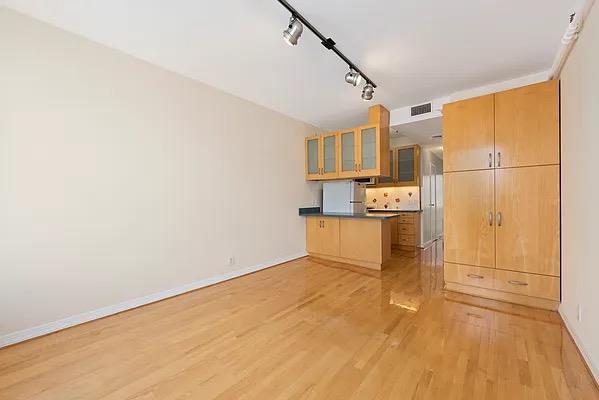 45 44 VERNON BLVD