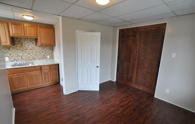 Spacious and Charming Efficiency Apartment in Beaver Falls