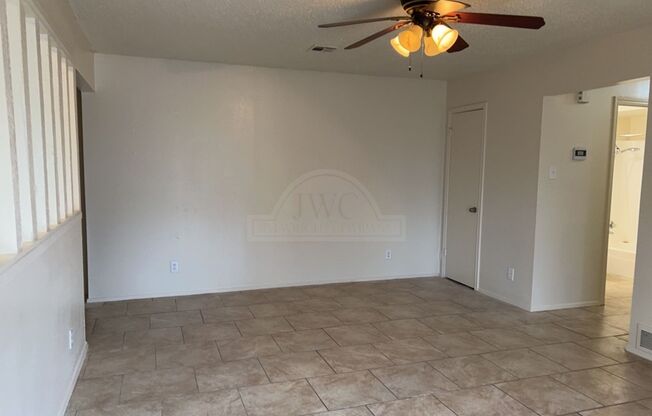 2 beds, 1.5 baths, $925, Unit 205 Mockingbird Unit B