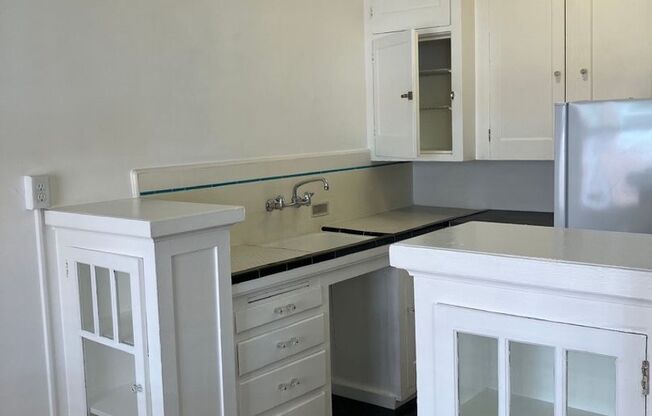 Studio, 1 bath, 340 sqft, $1,240, Unit 205