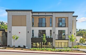 Sea + Stone La Jolla Village Apartments