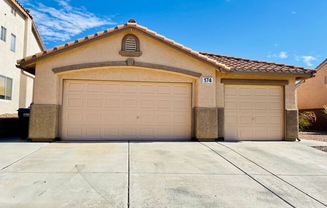 A BEAUTIFUL HILLTOP ONE STORY HOME WITH 3 BED 2 BATH 1463 SQFT AND A 3 CAR GARAGE!