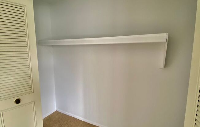 2 beds, 1 bath, 1,000 sqft, $1,295, Unit 619 Flint Rd. #5