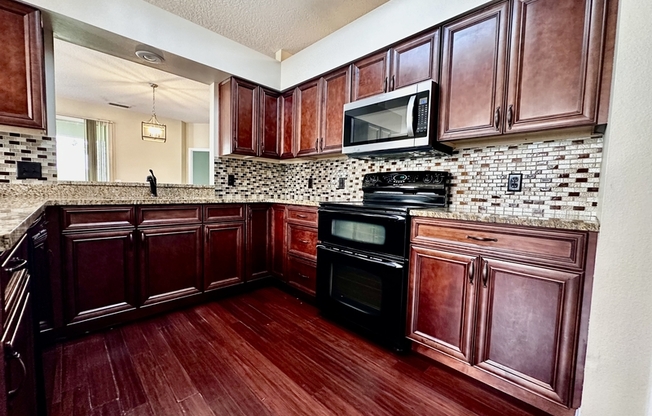 305 FERNHILL DR