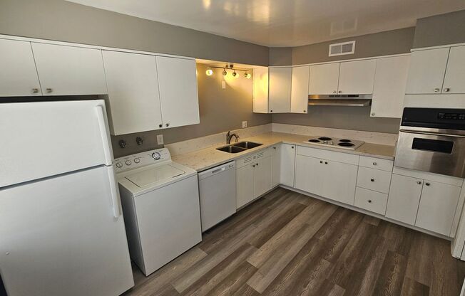 2 beds, 1 bath, 1,127 sqft, $1,950, Unit 13C