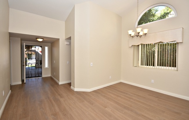 Updated 2Bed, 2Bath Home in Vista!