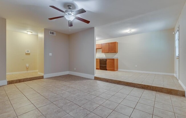 6762 TRL LK DR