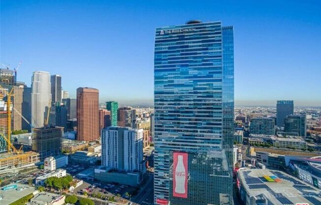 1 bed, 1.5 baths, 1,020 sqft, $5,500, Unit 31F