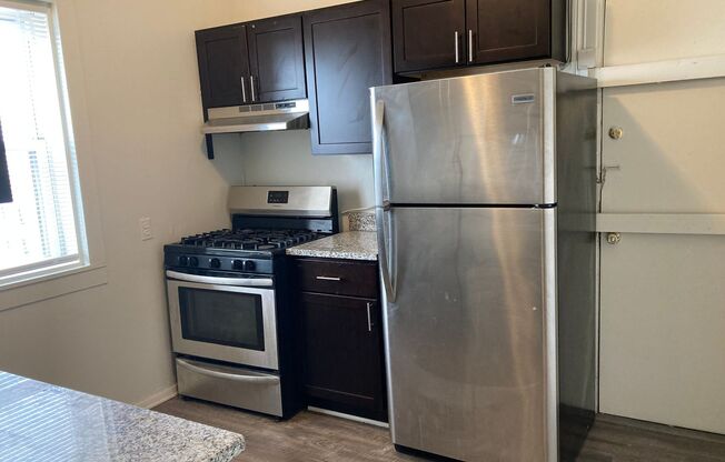 2 beds, 1 bath, 800 sqft, $1,649