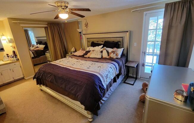 Spacious 4-bedroom, 3.5-bathroom townhome in Centennial