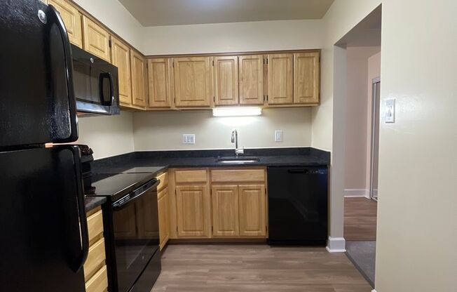2 beds, 2 baths, 1,000 sqft, $1,975, Unit 14200 #104